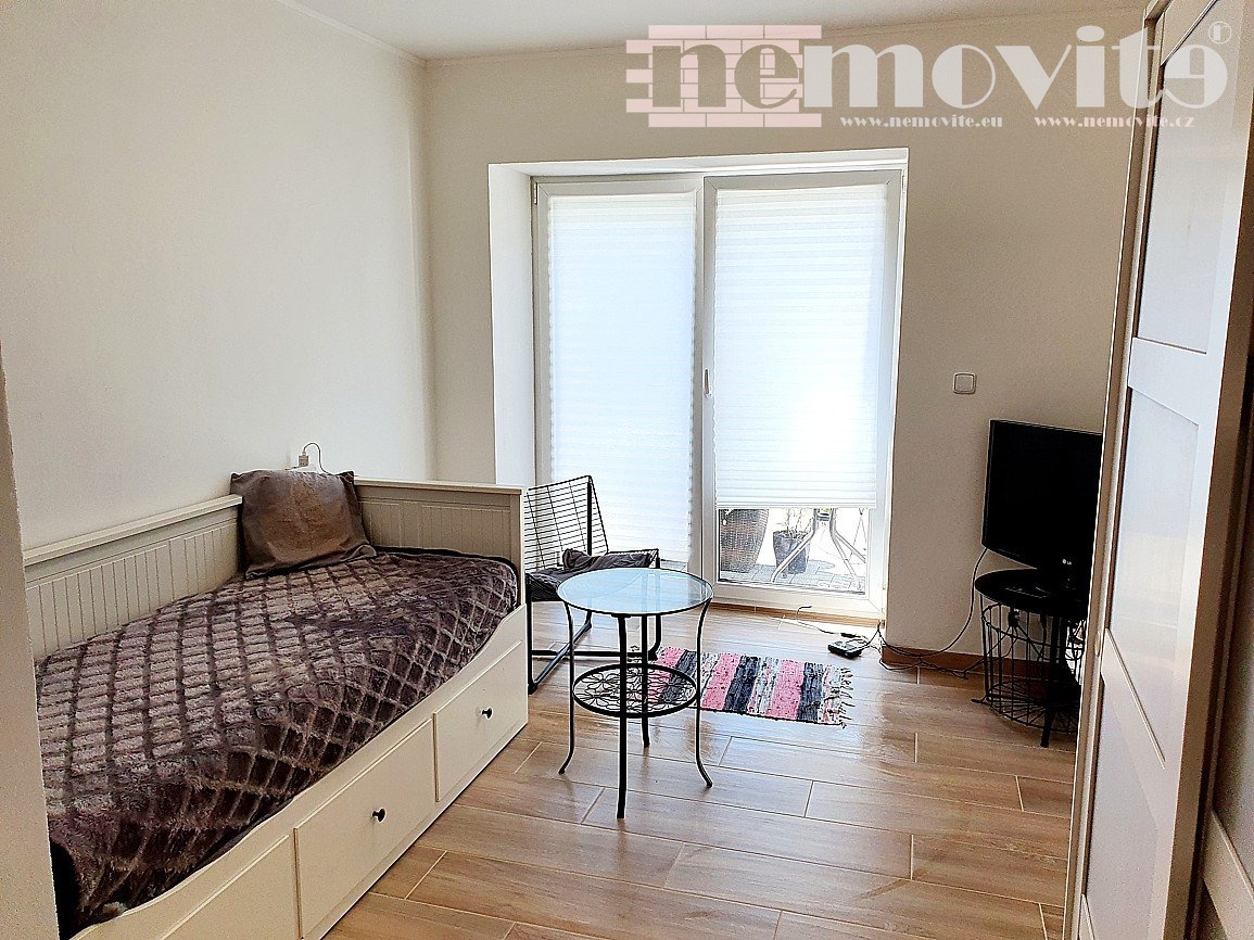 Exkluzivně nabízíme na prodej rodinný dům s dvěma bytovými j - 12