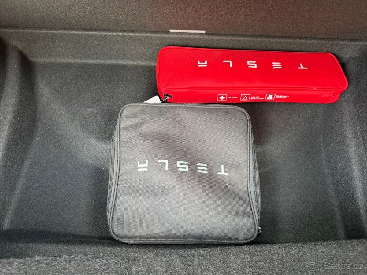 Tesla Model Y Performance Dual Motor - 12