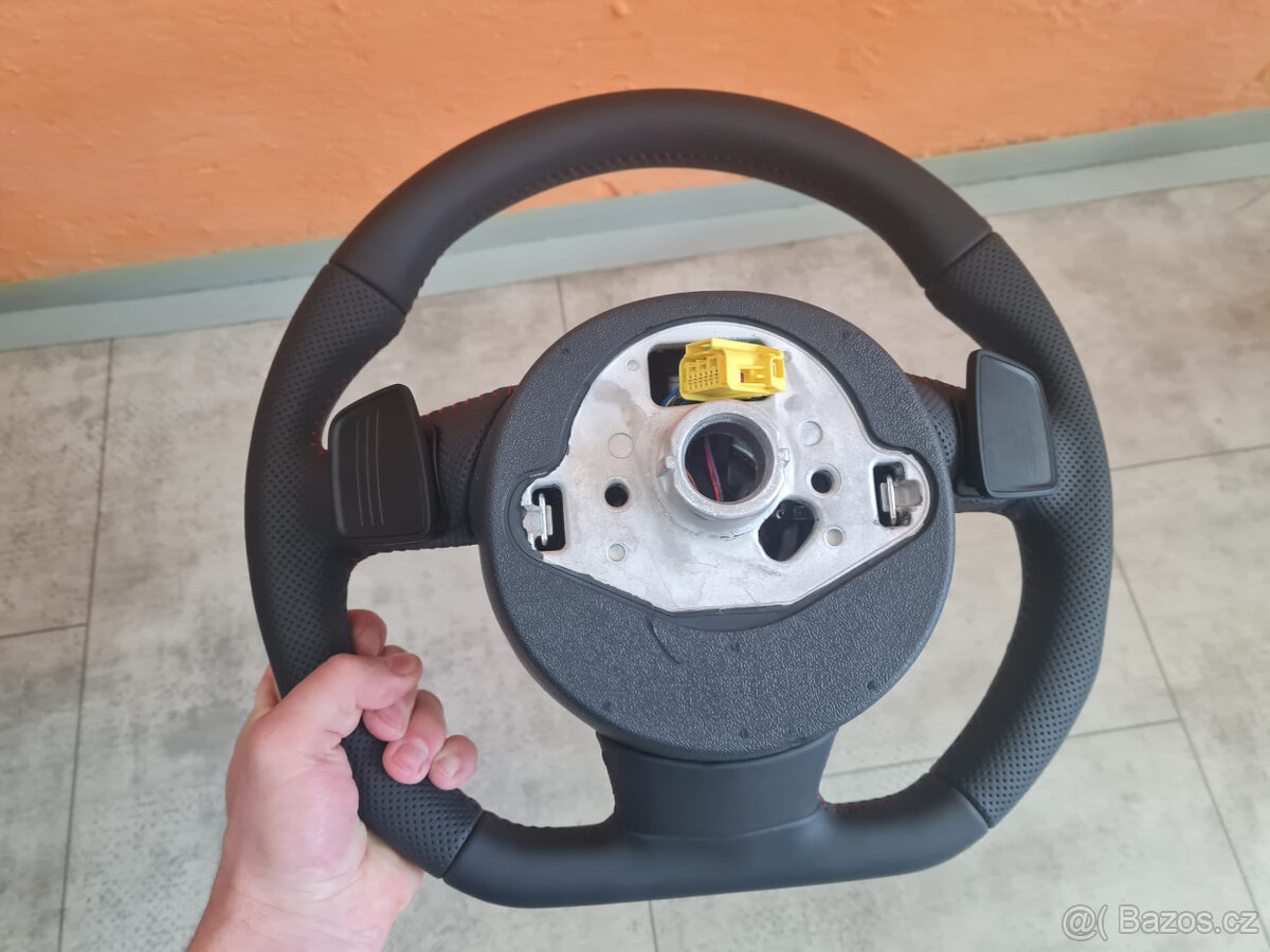 AUDI MULTIFUNKCNY VOLANT S AIRBAGOM A PADLAMI, červená niť - 12