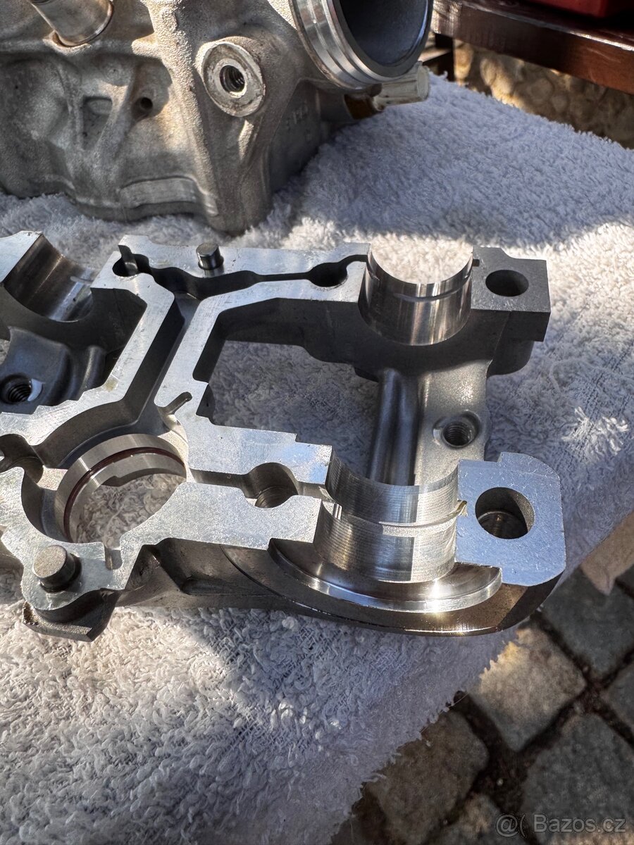 Hlava Husqvarna FC 250 2025 - 12