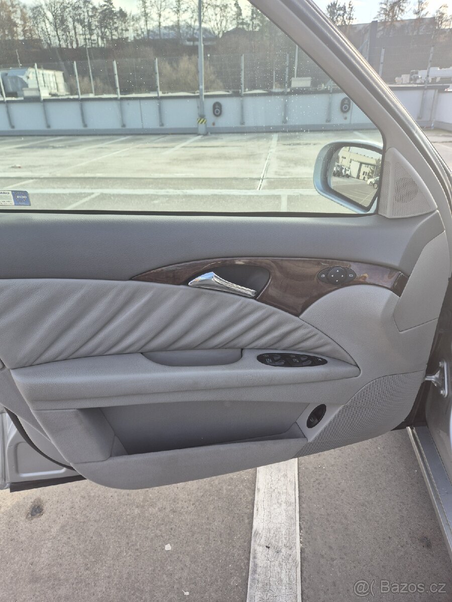 Mercedes-Benz W211 E 220 CDI - 12