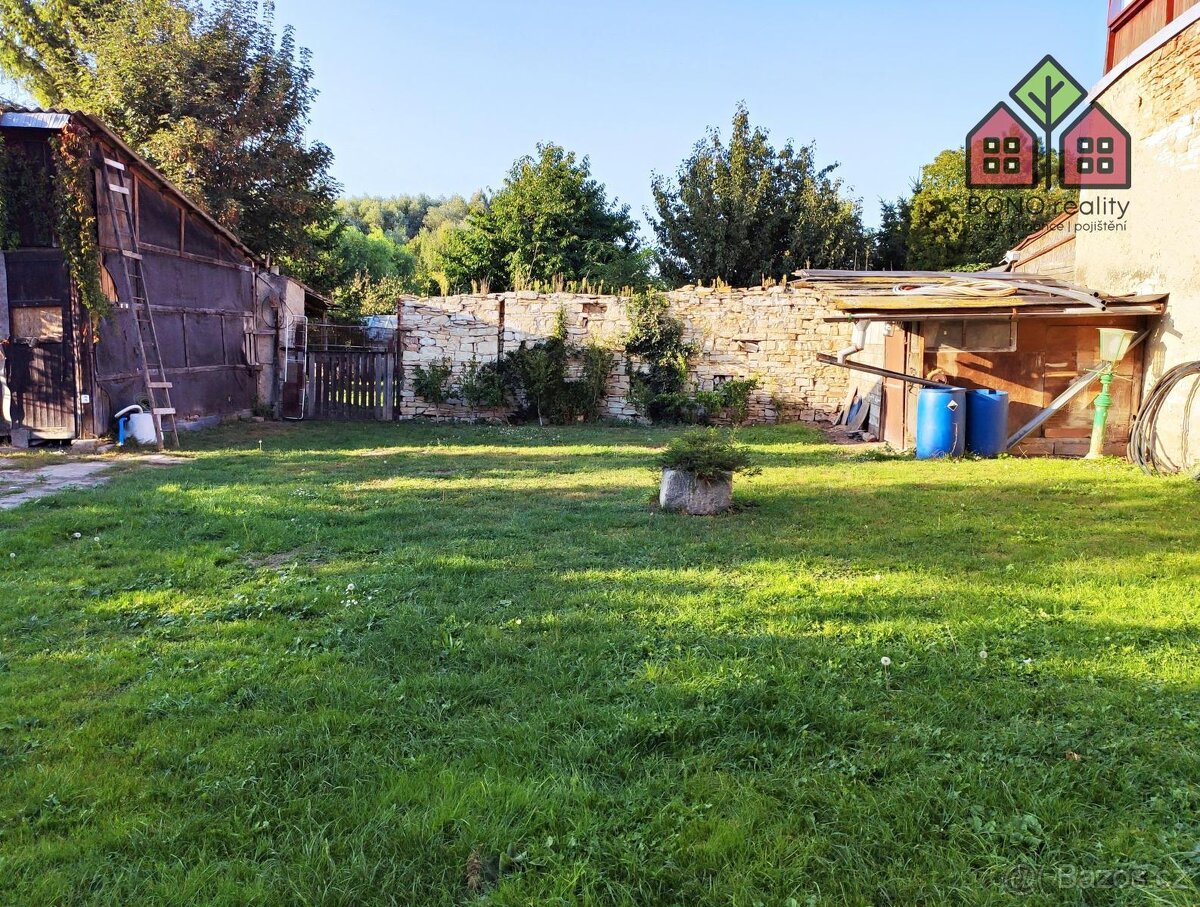 Prodej podílu ve výši 3/4 rodinného domu a pozemků o výměře - 12