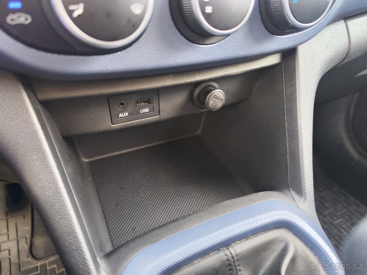 Hyundai i10 1.0i/49kW Family+ - 12