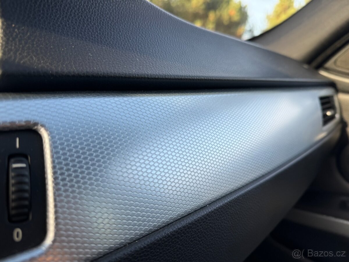 BMW 320si (E90) – limitovaná edice 2600 ks, rok 2006 - 12