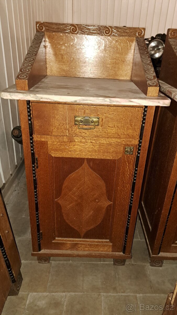 Historický dubový nábytek s rudým mramorem - 12
