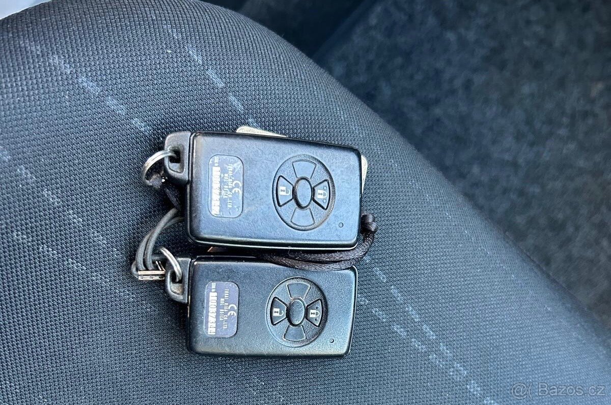 Toyota Yaris 1.4 D-4D 66 KW r.v.2006 automat - 12