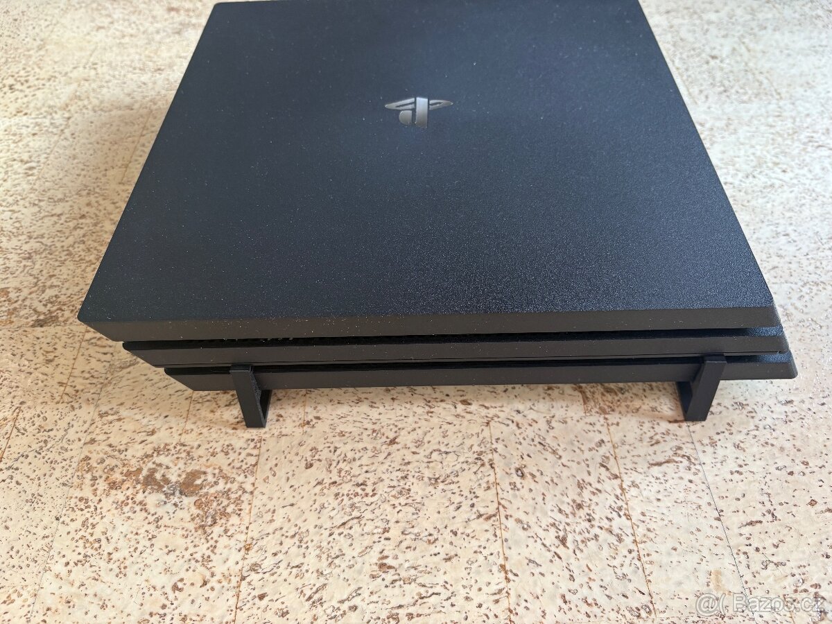 PS4 Pro 1Tb + 2x ovladač - 12