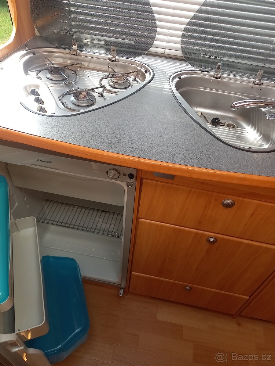 Prodám karavan ADRIA adora 552 ....7 mist na spaní - 12