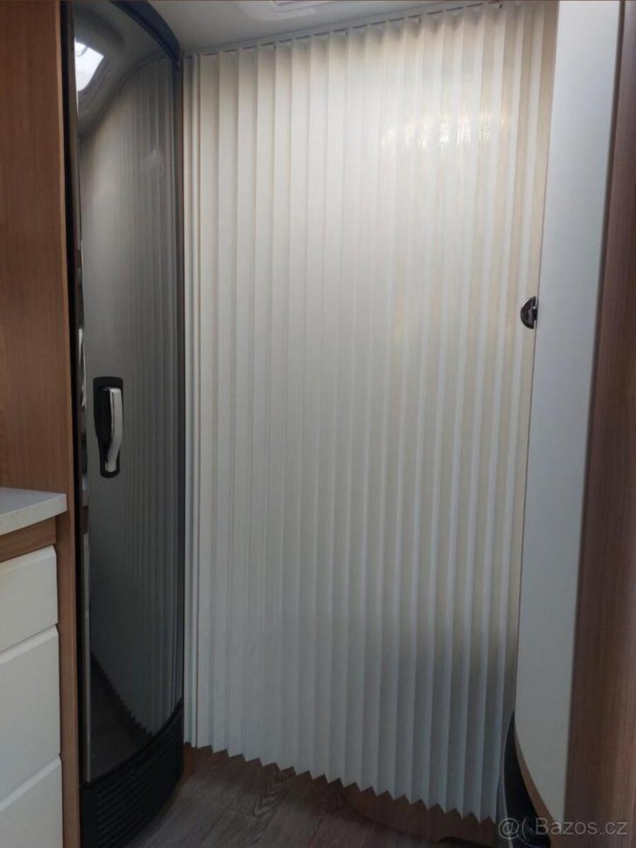 Prodám karavan Hobby 460 ufe, r.v.2020 + předstan + markýza. - 12