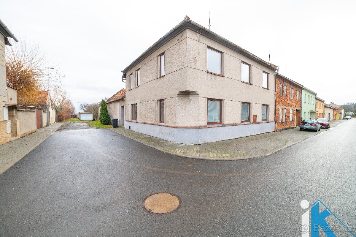 Rohový prostorný RD v Určicích - 12