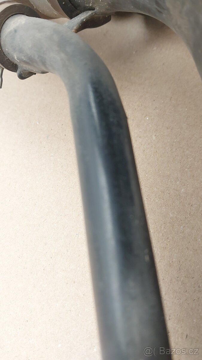 Nissan Pathfinder R51 : Hrdlo nádrže - 12