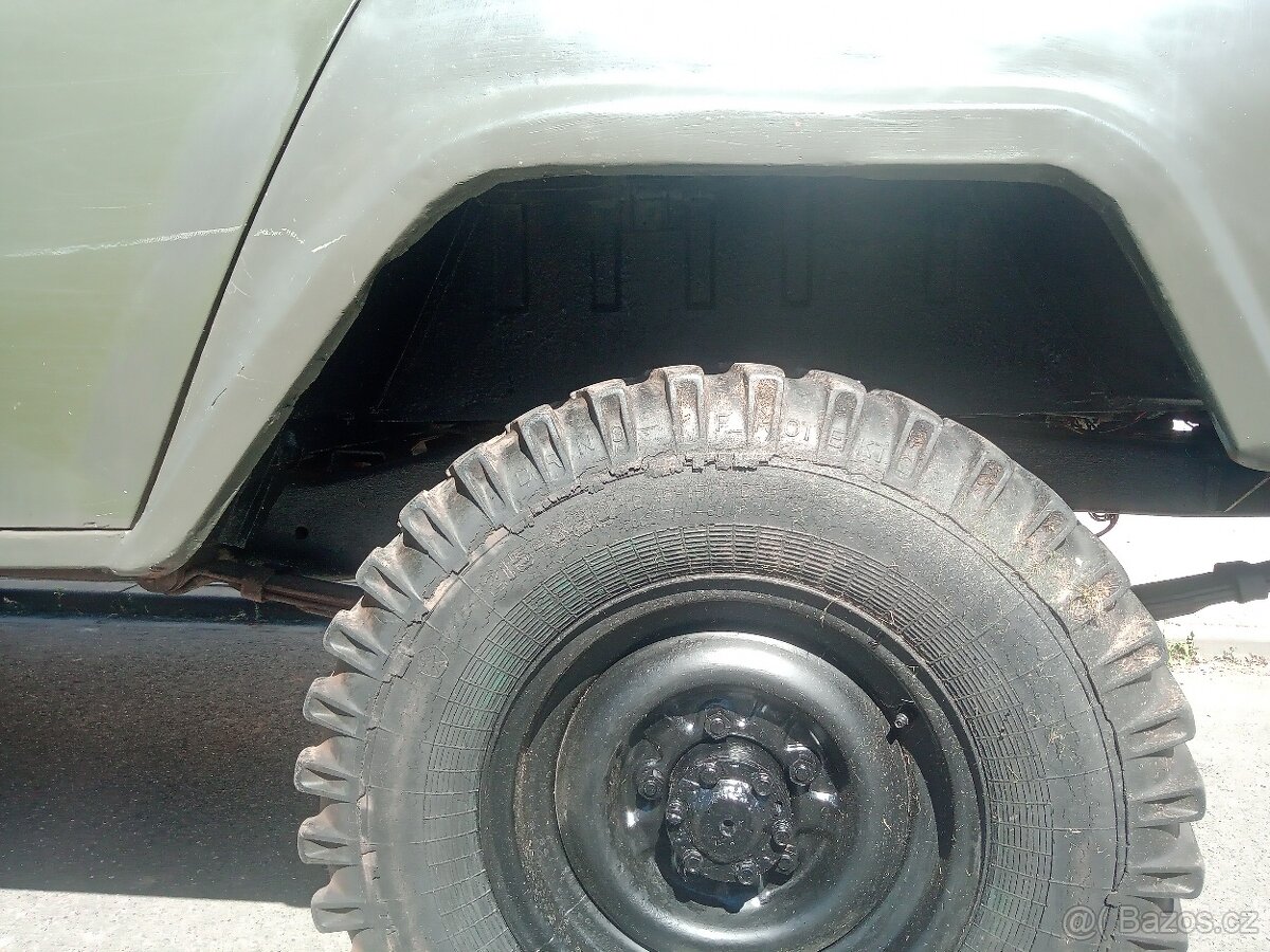 Prodám Uaz 469 benzín - plyn - 12