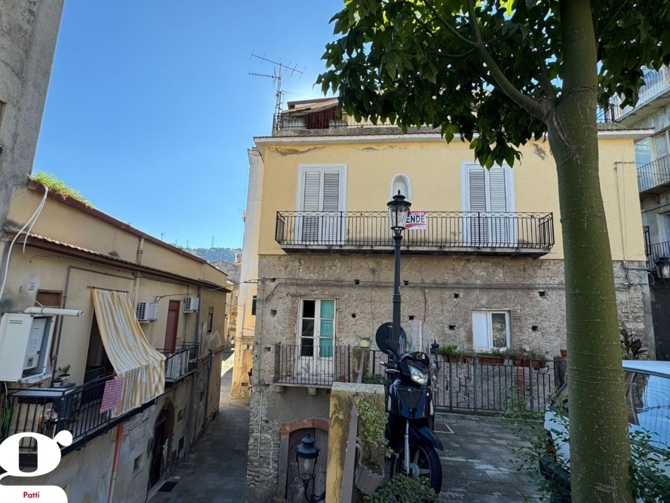 Sicílie, RD 5+1, 130 m2, v histor. centru Patti, Via Roma - 12