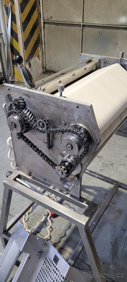 Stroj na rohlíky Rollomat R1 - 12