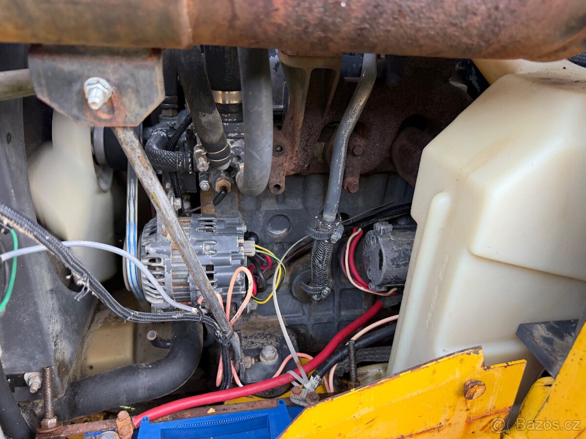 Smykový nakladač New Holland LS170 - 12