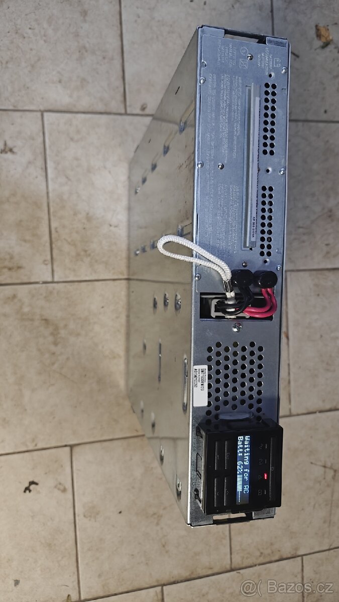 2x profi UPS APC SMT1000RMI2U v perfektním stavu - 12