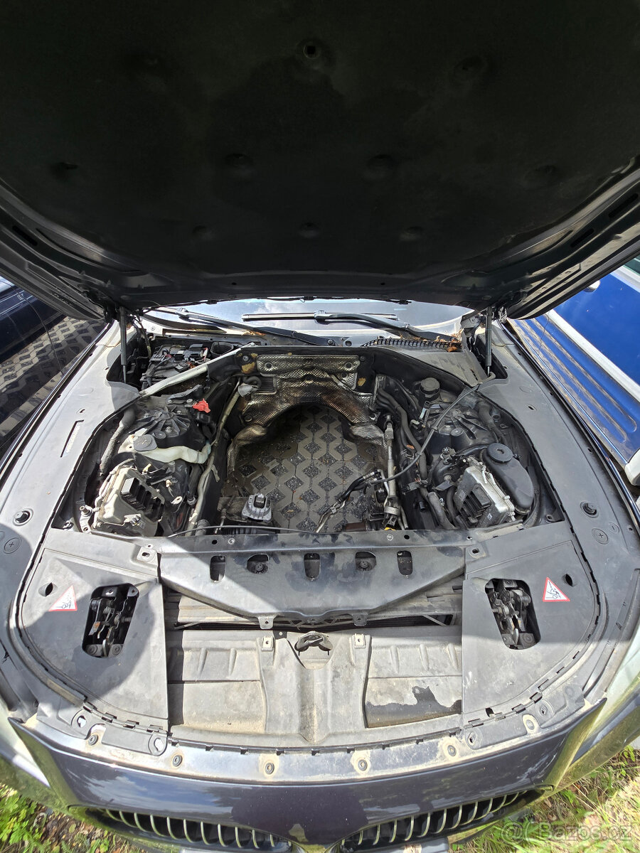 BMW F02 750Li díly - 12