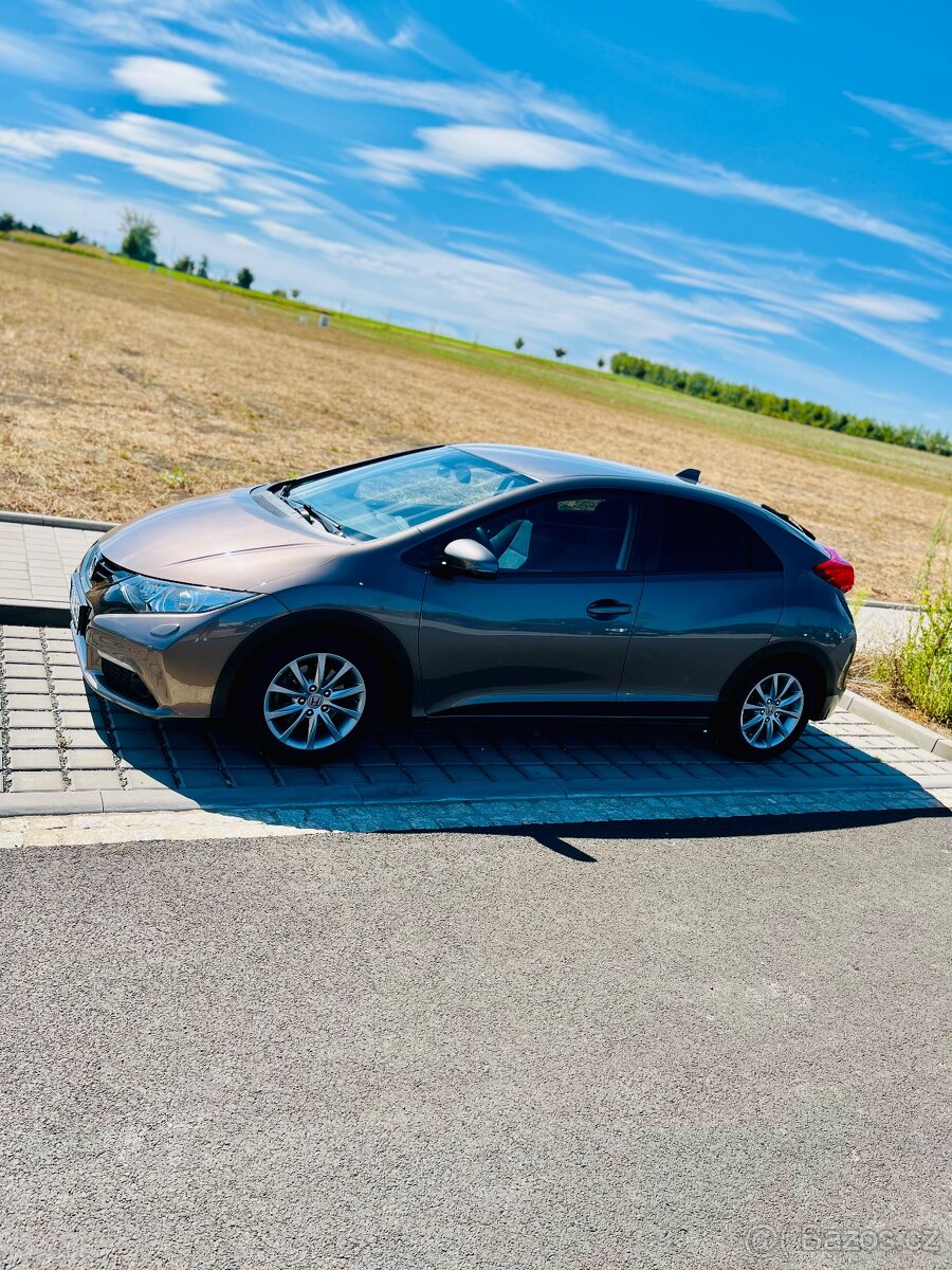 Honda Civic 2014 1,8i 9g - 12