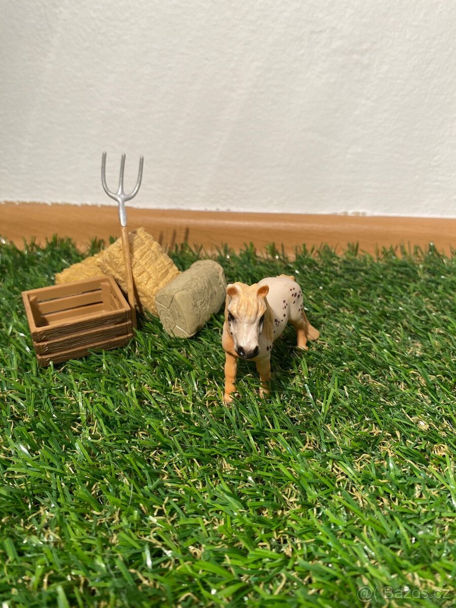 Fake identický schleich - 12