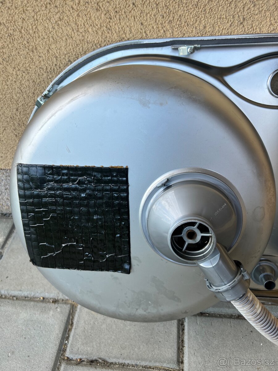 Dřez, baterie, hadice - 12