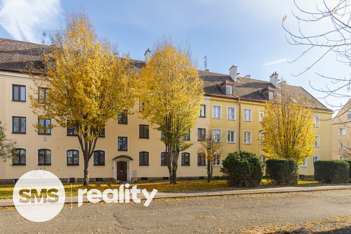 Výjimečný byt 4+1 se zahradou - 12