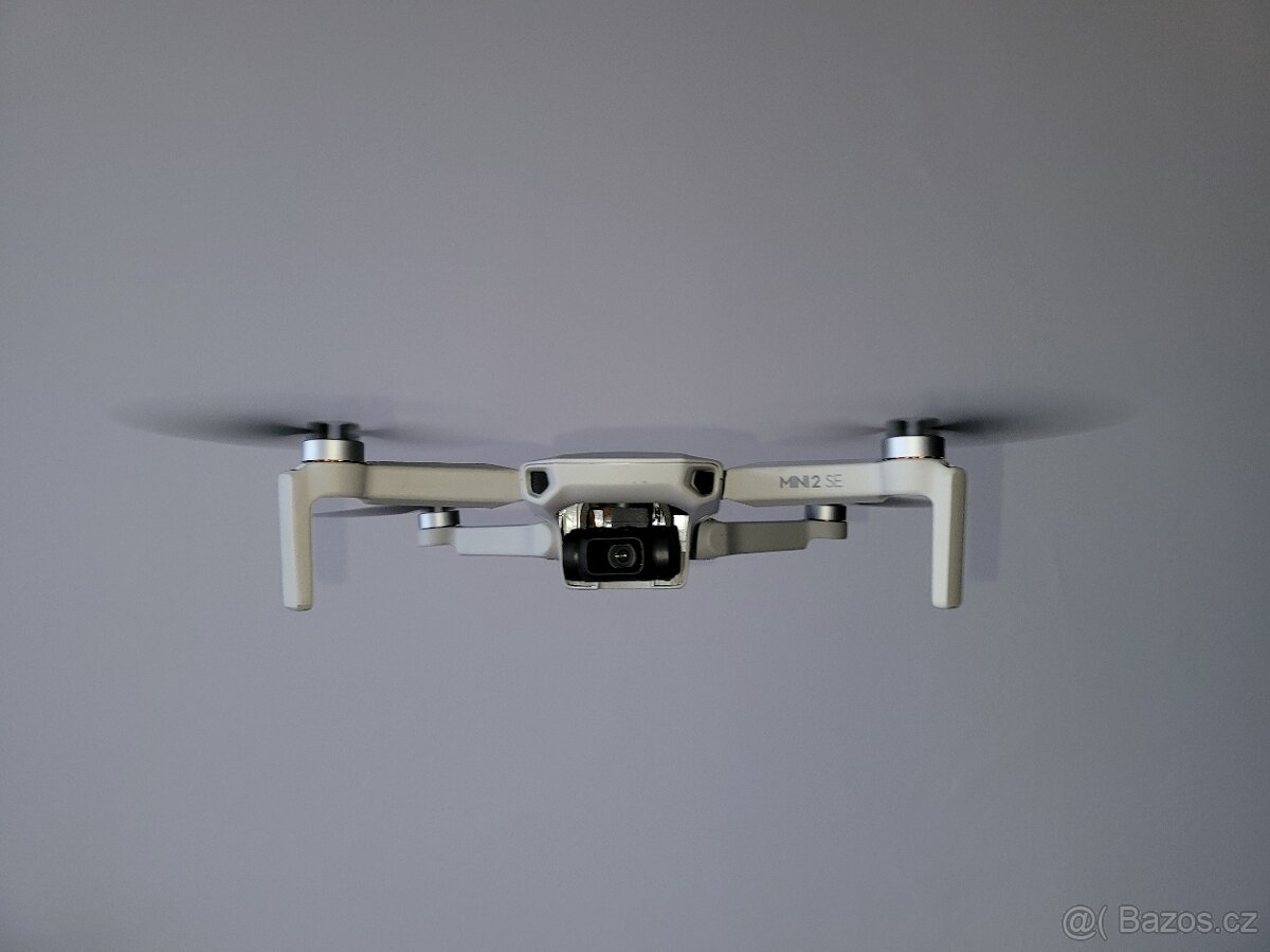 DJI Mini 2 SE – kompletní set | téměř nové baterie - 12