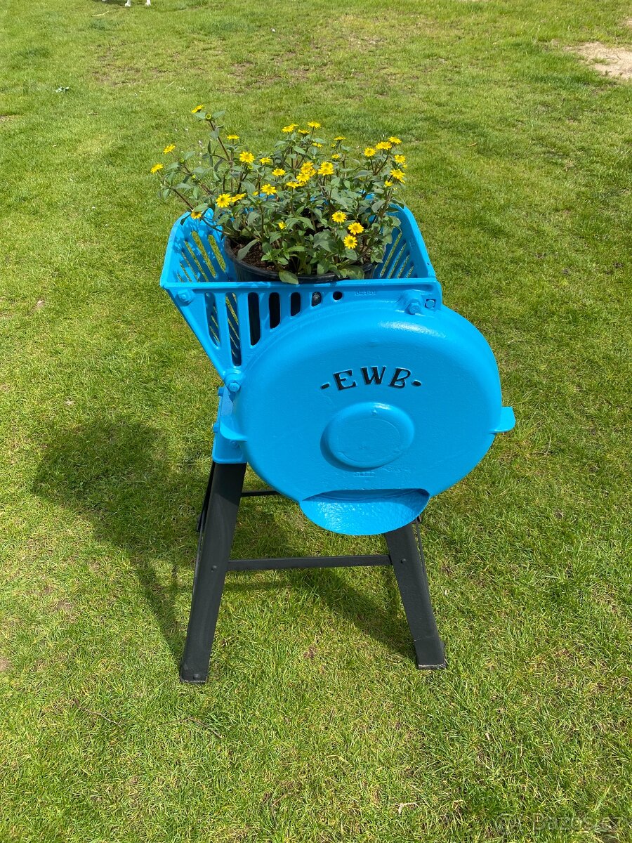 struhadlo starý mlýnek litina zahradní dekorace šrotovník - 12