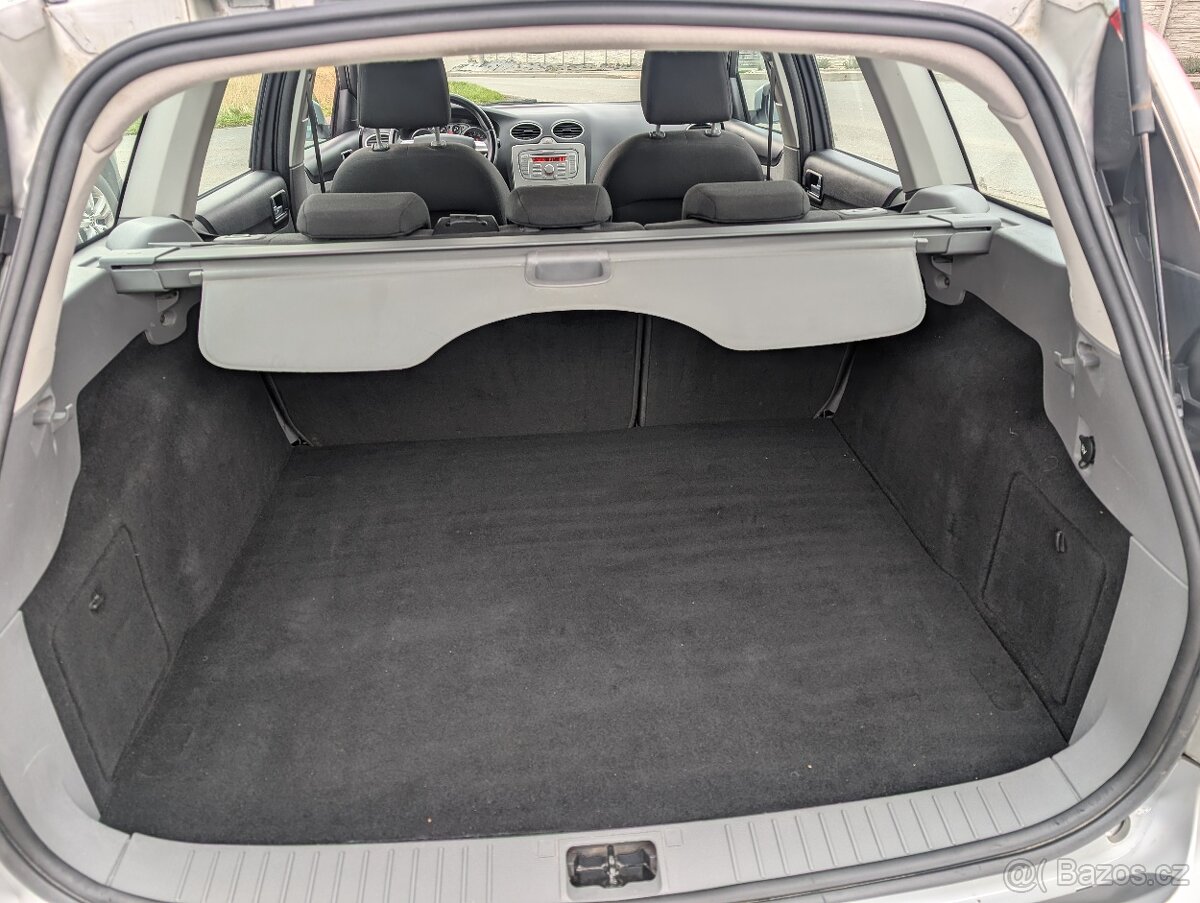 FORD FOCUS COMBI 1.6i 74kW 2010 JEN 125TKM - 12