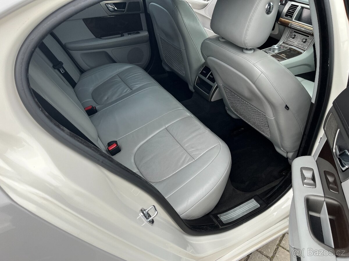 Jaguar XF S 3.0 TDV6 202 kW - 12