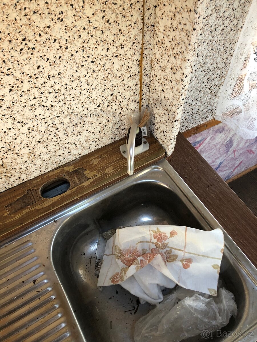 Karavan na pevné stání - 12