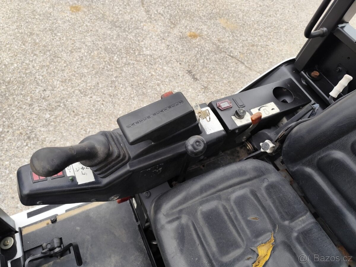 Bagr Bobcat 320. 2x lyžica. - 12