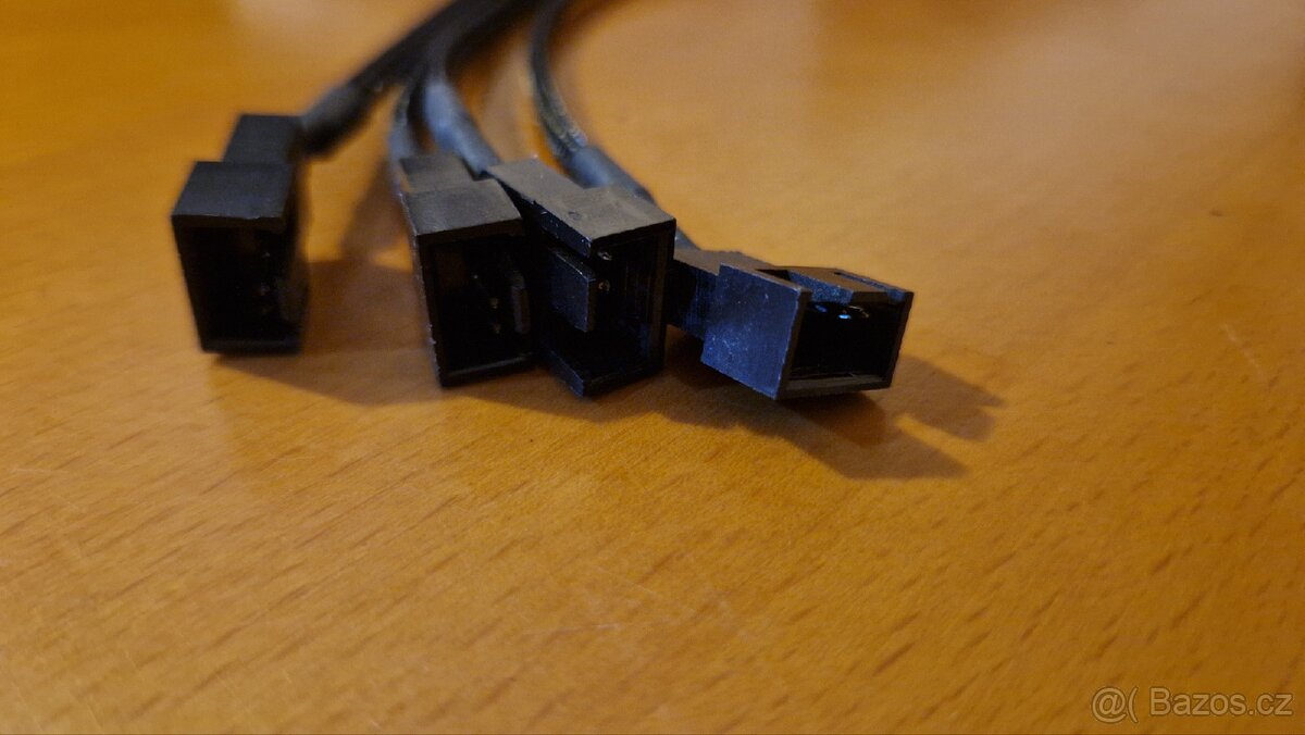 Ventilátory k PC 12V a rozdvojka napájení ventilátorů - 12