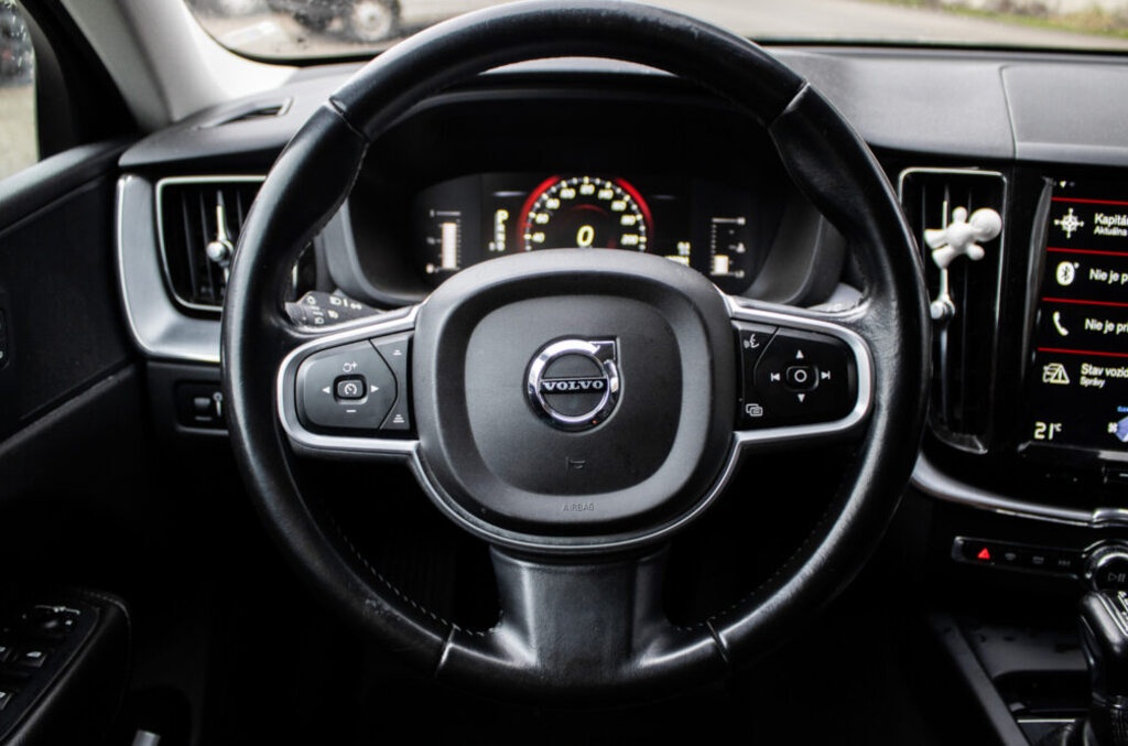 Volvo XC60 D4 Momentum, 140kW (2019) - 12