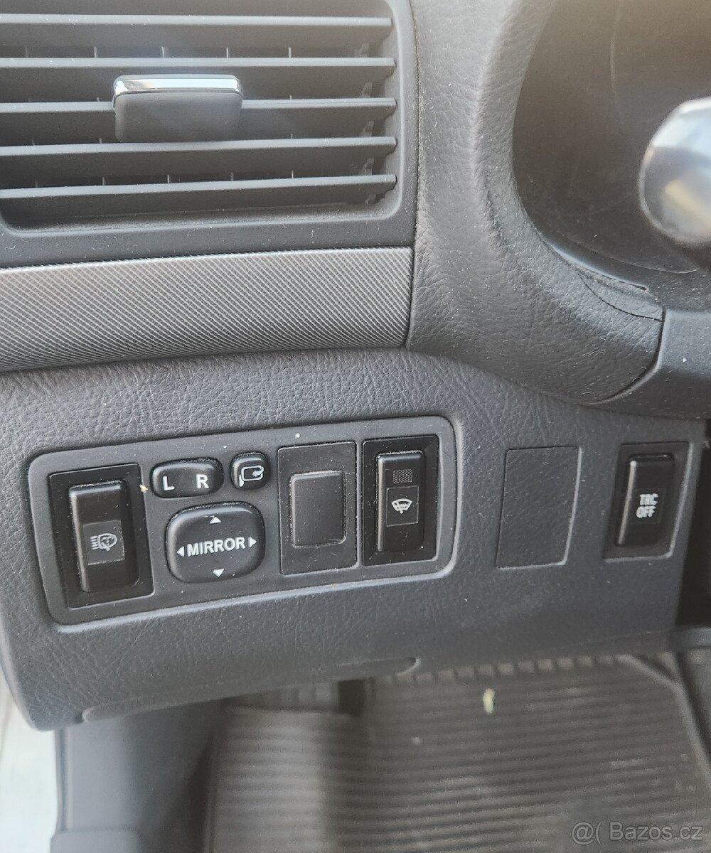 Toyota Avensis 2.2D Top Stav - 12