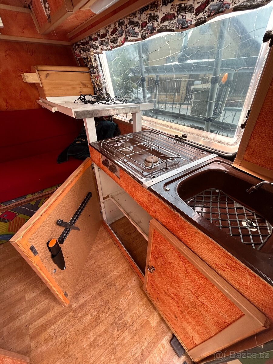 Karavan obytný do přírody na ryby + předstan - 12
