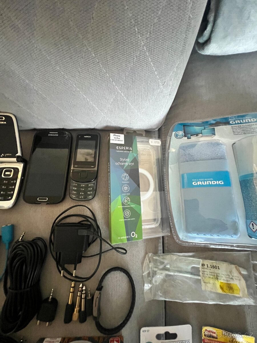 Směs věcí, hlavně elektro - 12