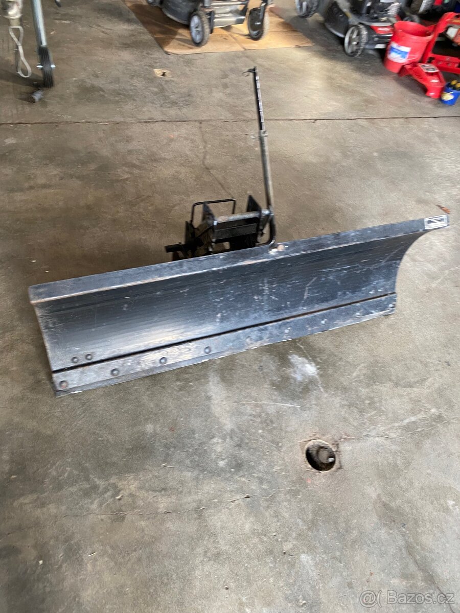 Zahradní traktor, traktůrek TORO WHEEL HORSE - 12