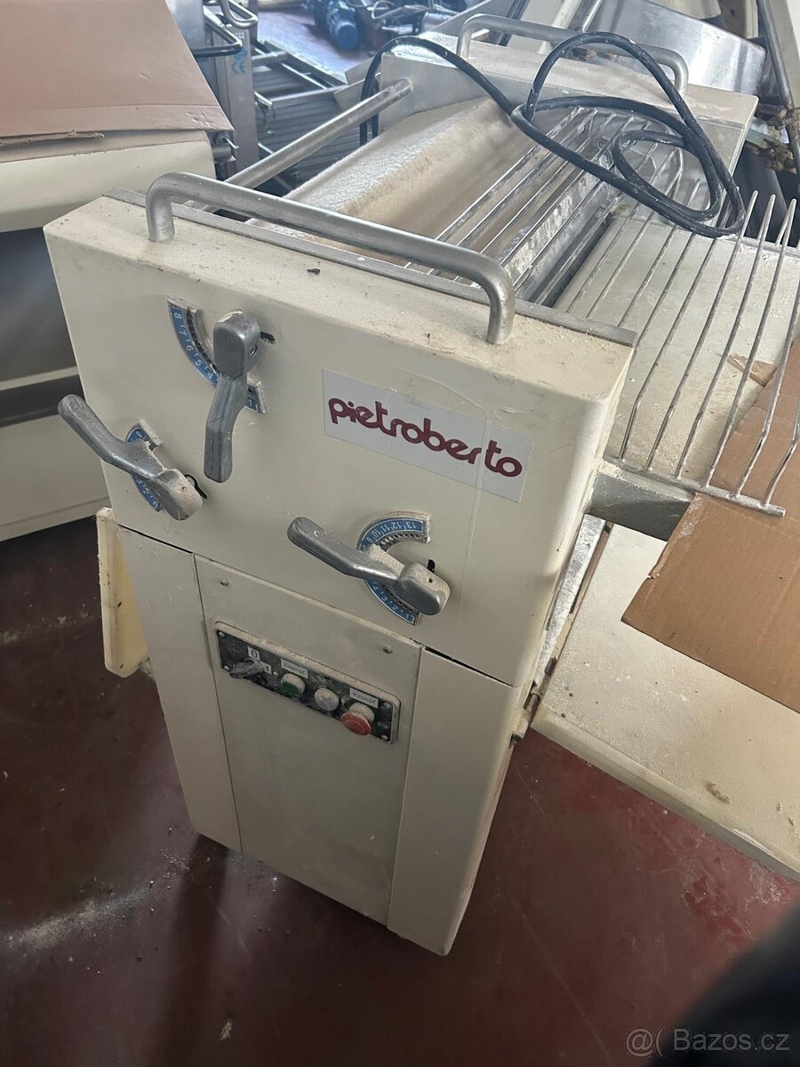 Rohlíkovače na tvarování těst - 12