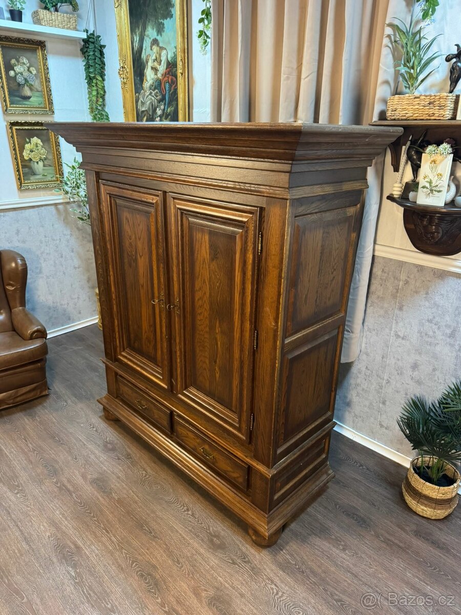 Masivní skříň (141013) - 12