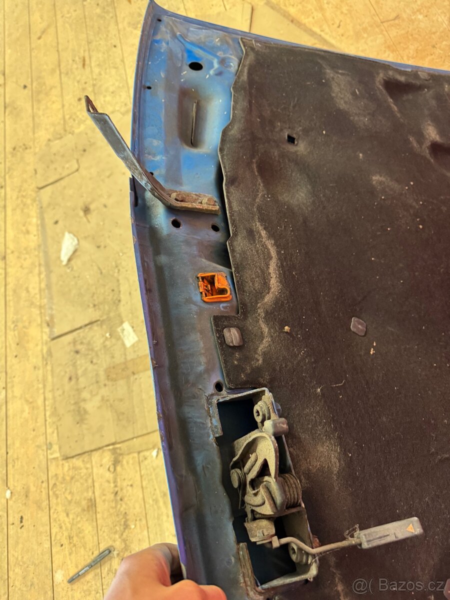 Škoda Felicia, kapota - 12