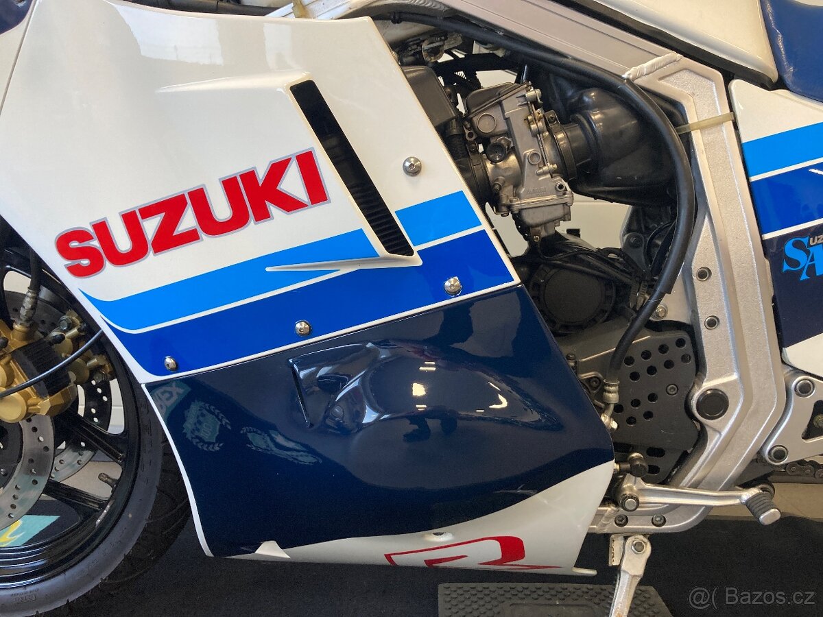 SUZUKI GSX-R 750 - 12