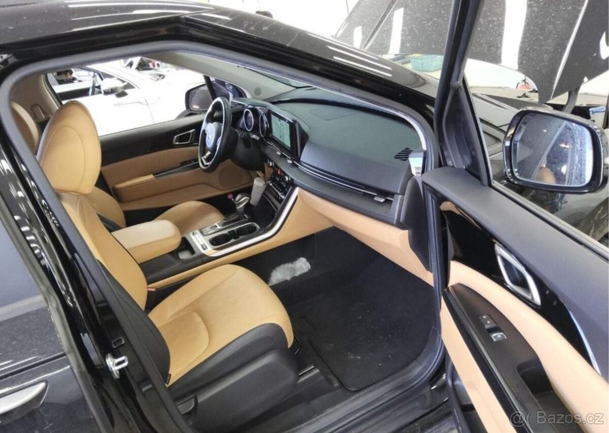 Kia Carnival 2.2-9 MÍST-VŮZ NA CESTĚ - 12