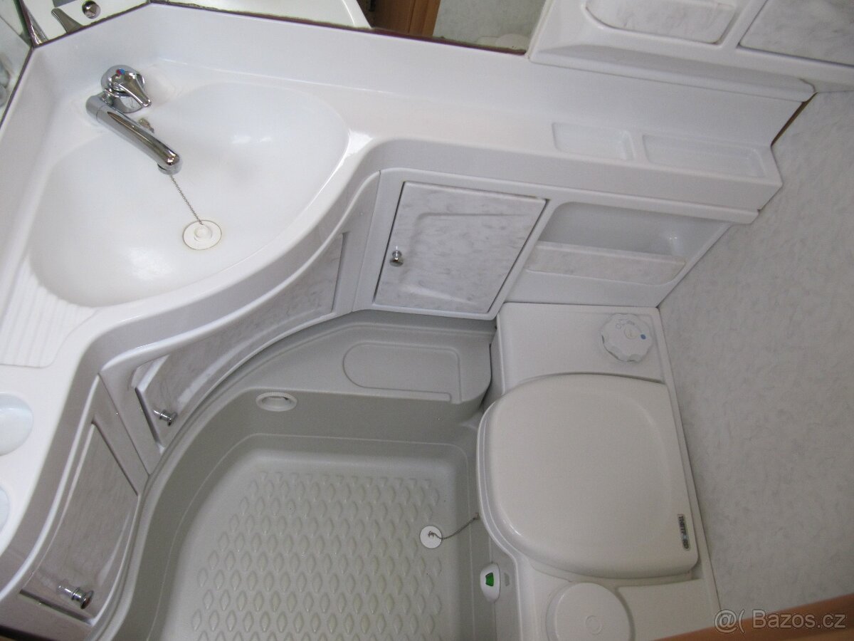 Prpdám karavan Hobby 495 UF,r.v.2002 + předstan + nosič kol. - 12