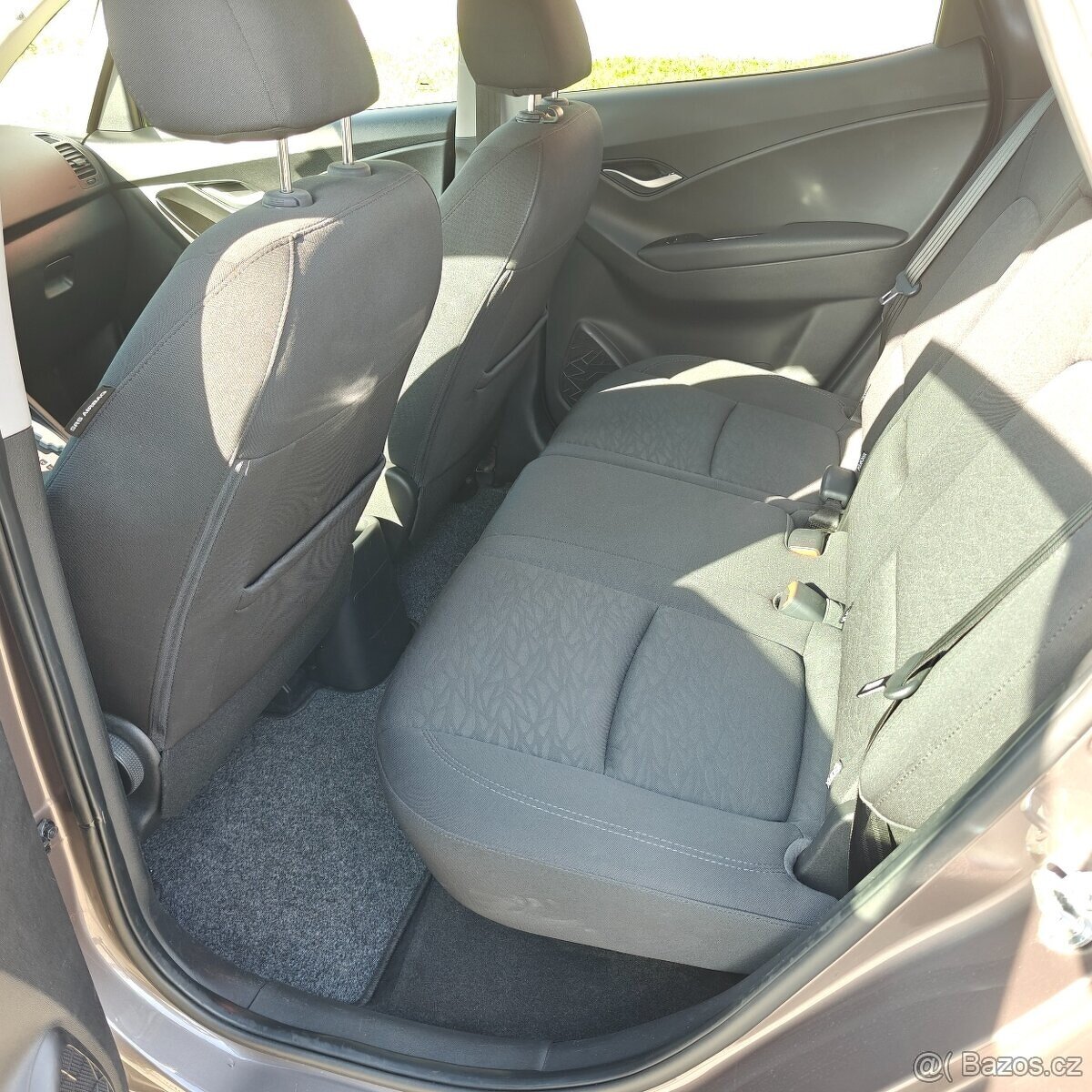 Hyundai ix20 1.6i automat 62.tis.km Švýcarsko ročník 1942 - 12