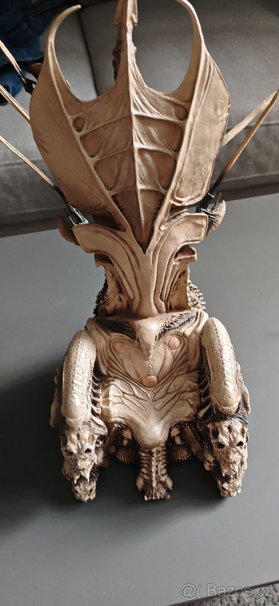 Predatoři Neca 1/10 + Hound+trůn - 12