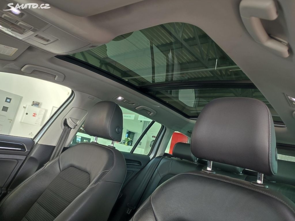 VW Golf TSI Po velké slevě - 12