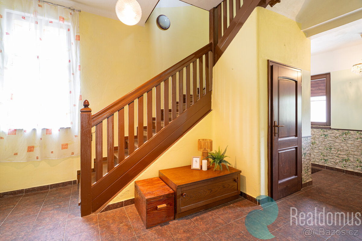 Prodej, dvougenerační rodinný dům,173m2, balkón, zahrada, Ve - 12