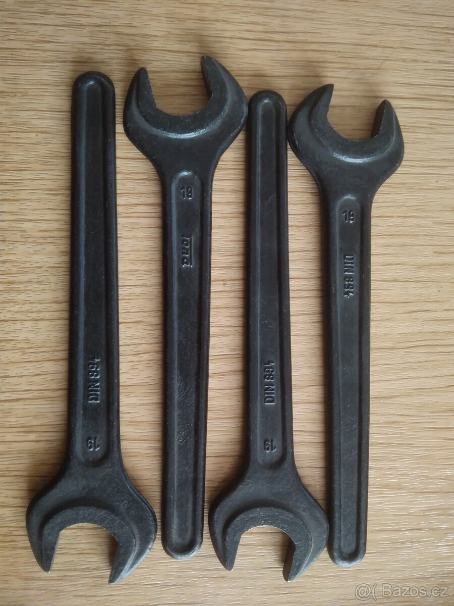 spojovací materiál a jiné - 12