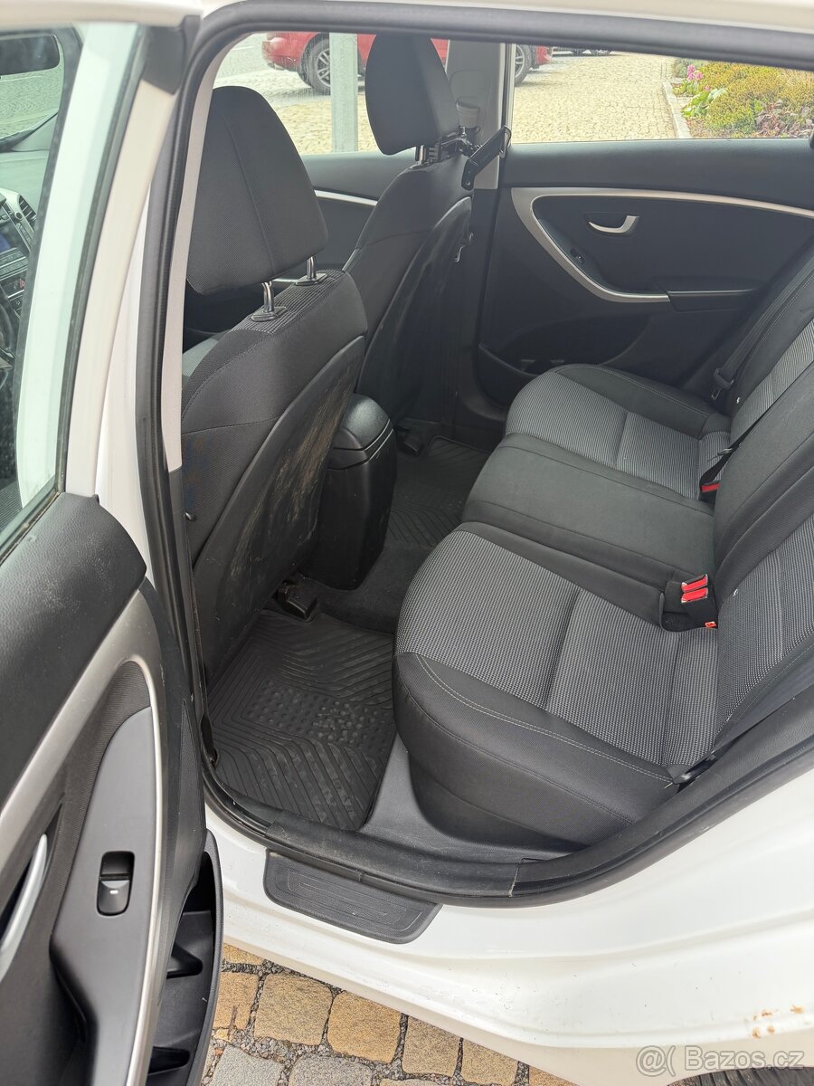 Hyundai i30 combi 1.6TDi 2017 - 12