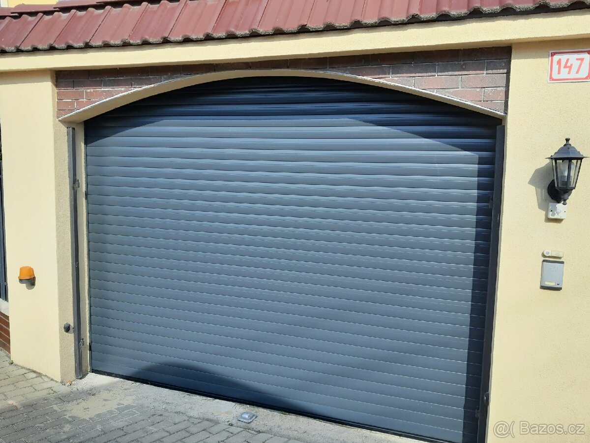 Garážová rolovací vrata zateplené 77mm lamely možno montáž - 12